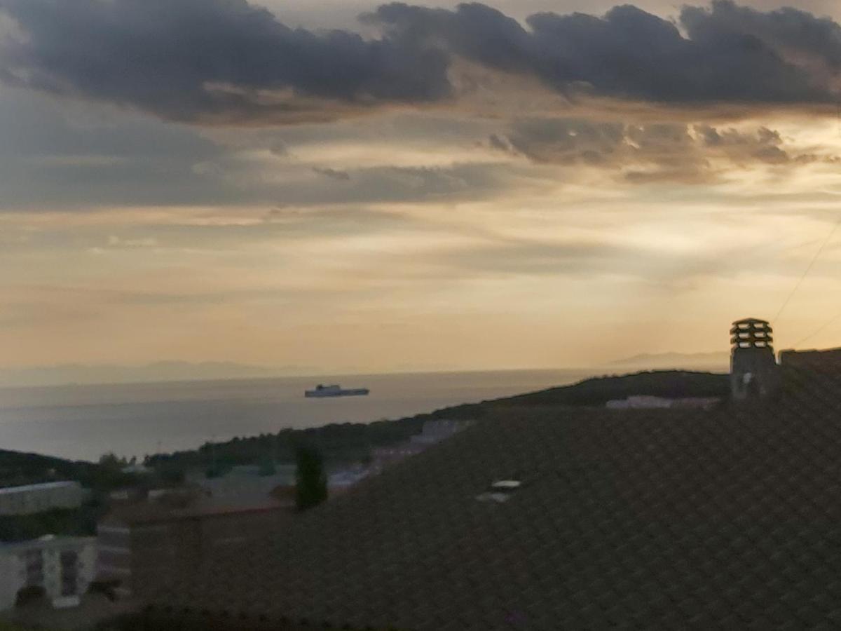 Beach House Piombino Bagian luar foto